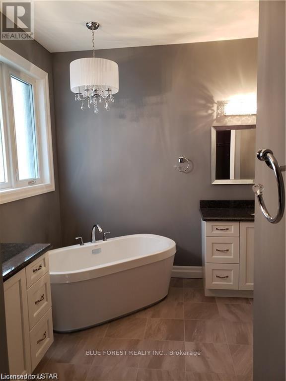 68 Five Stakes Street, Southwold (Talbotville), Ontario  N5P 3T2 - Photo 14 - X8356230