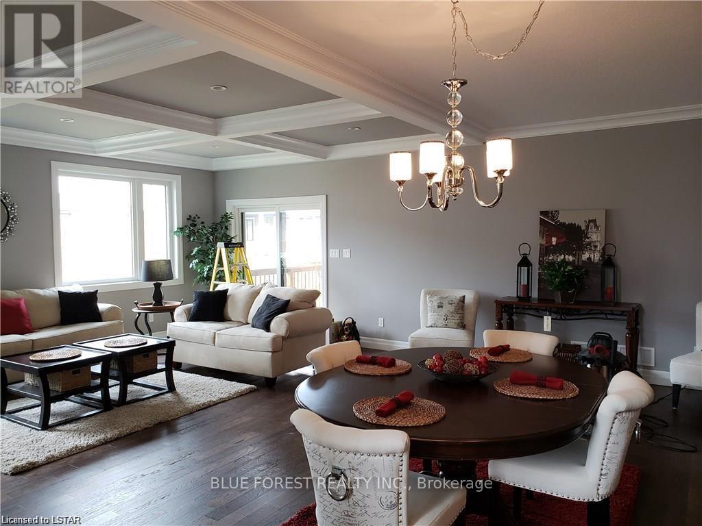 68 Five Stakes Street, Southwold (Talbotville), Ontario  N5P 3T2 - Photo 4 - X8356230