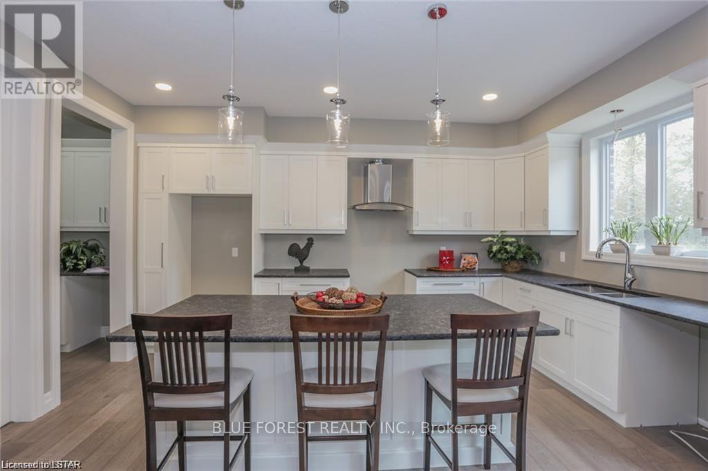 26 Royal Crescent, Southwold (Talbotville), Ontario  N5P 3T2 - Photo 11 - X8356236
