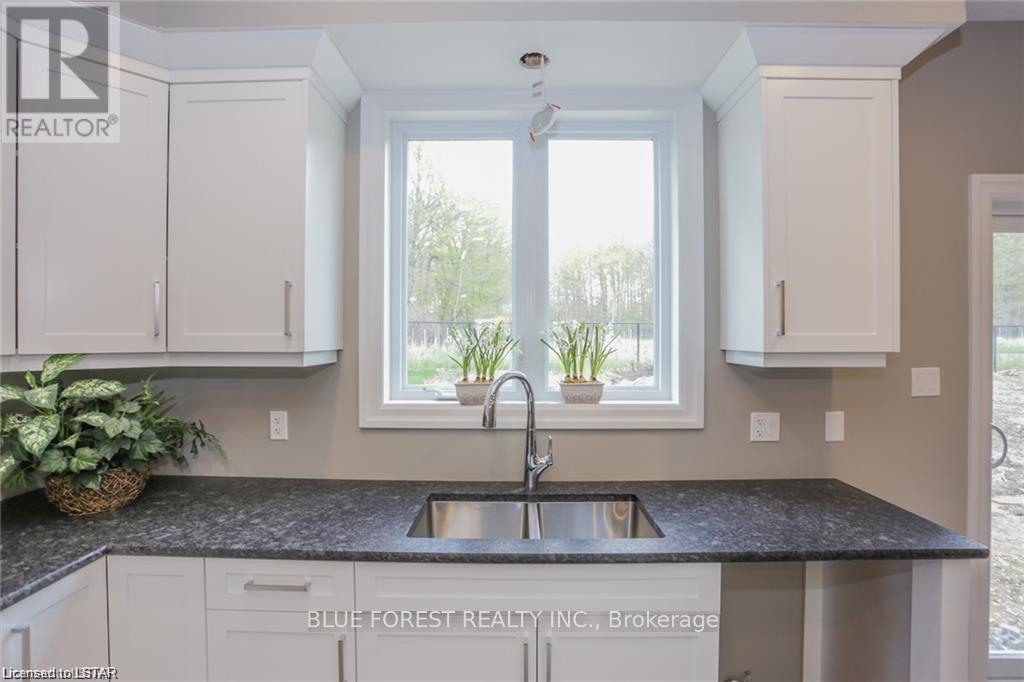 26 Royal Crescent, Southwold (Talbotville), Ontario  N5P 3T2 - Photo 12 - X8356236