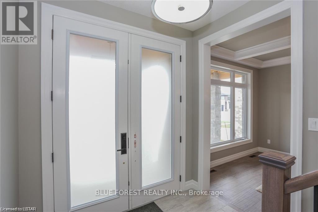 26 Royal Crescent, Southwold (Talbotville), Ontario  N5P 3T2 - Photo 2 - X8356236