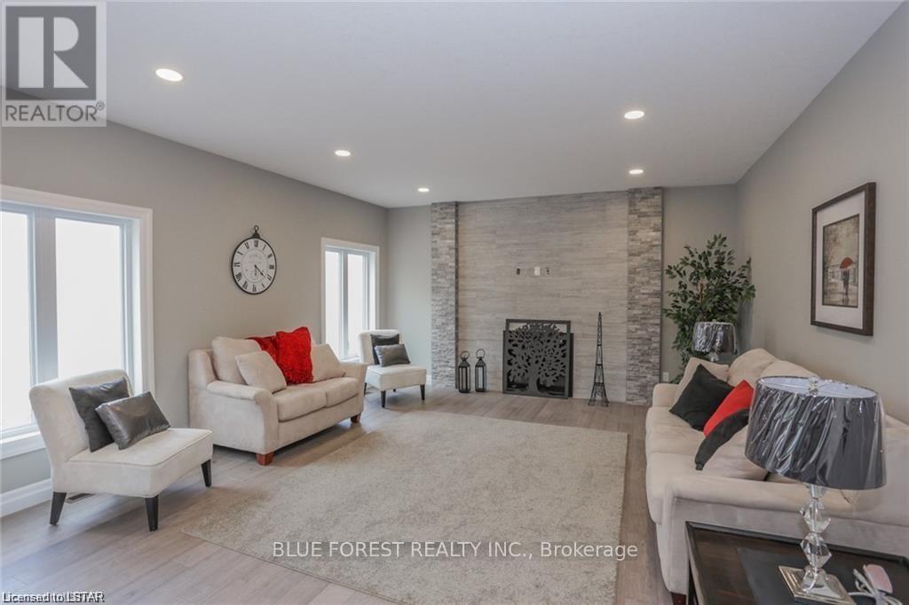 26 Royal Crescent, Southwold (Talbotville), Ontario  N5P 3T2 - Photo 3 - X8356236