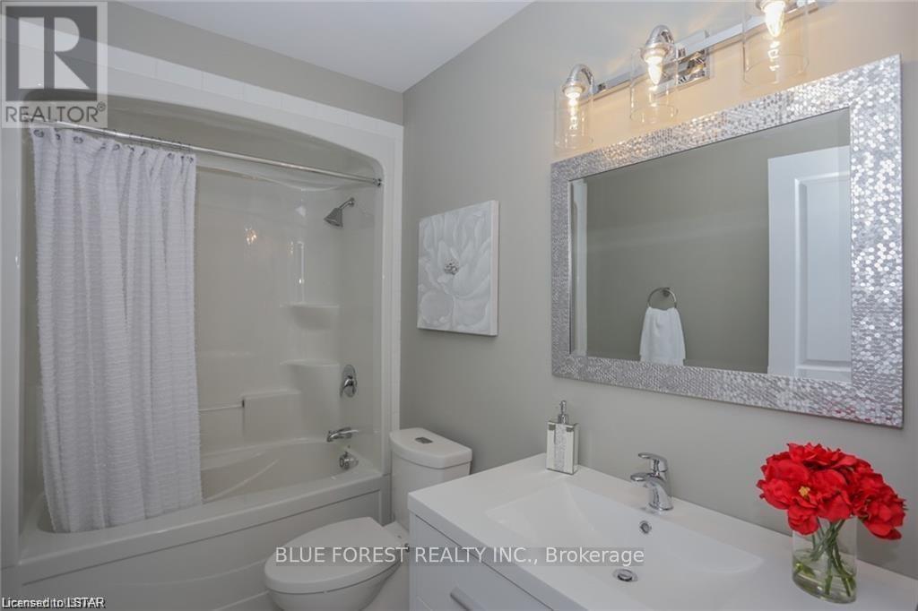 26 Royal Crescent, Southwold (Talbotville), Ontario  N5P 3T2 - Photo 33 - X8356236