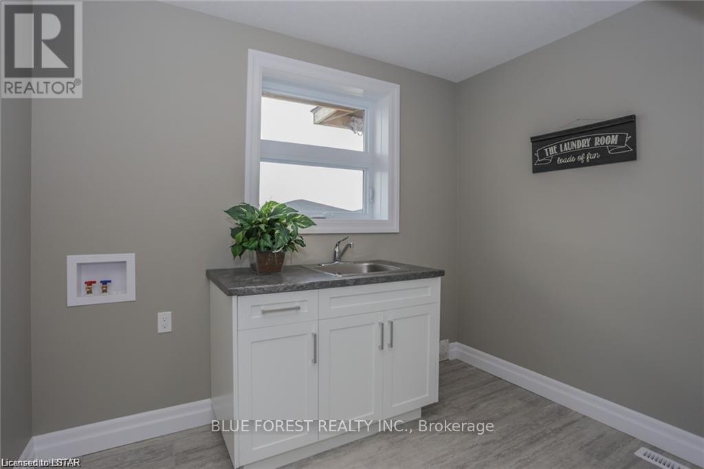 26 Royal Crescent, Southwold (Talbotville), Ontario  N5P 3T2 - Photo 34 - X8356236