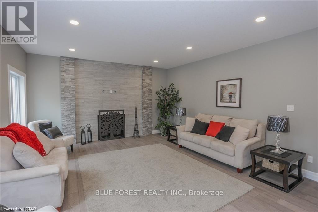 26 Royal Crescent, Southwold (Talbotville), Ontario  N5P 3T2 - Photo 4 - X8356236