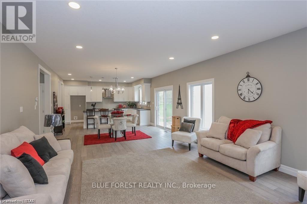 26 Royal Crescent, Southwold (Talbotville), Ontario  N5P 3T2 - Photo 5 - X8356236