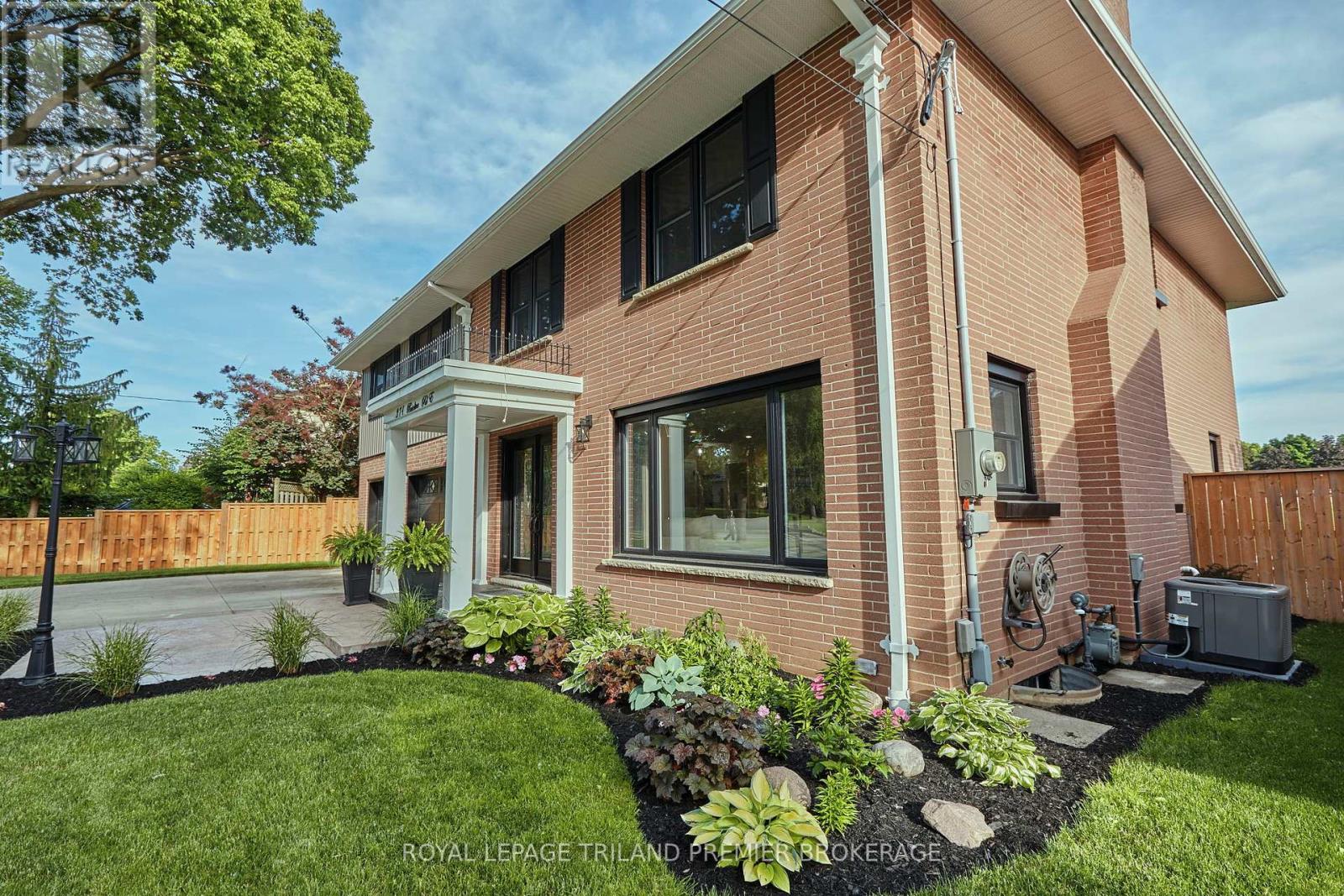 271 Baseline Road E, London, Ontario  N6C 2P2 - Photo 2 - X8417116