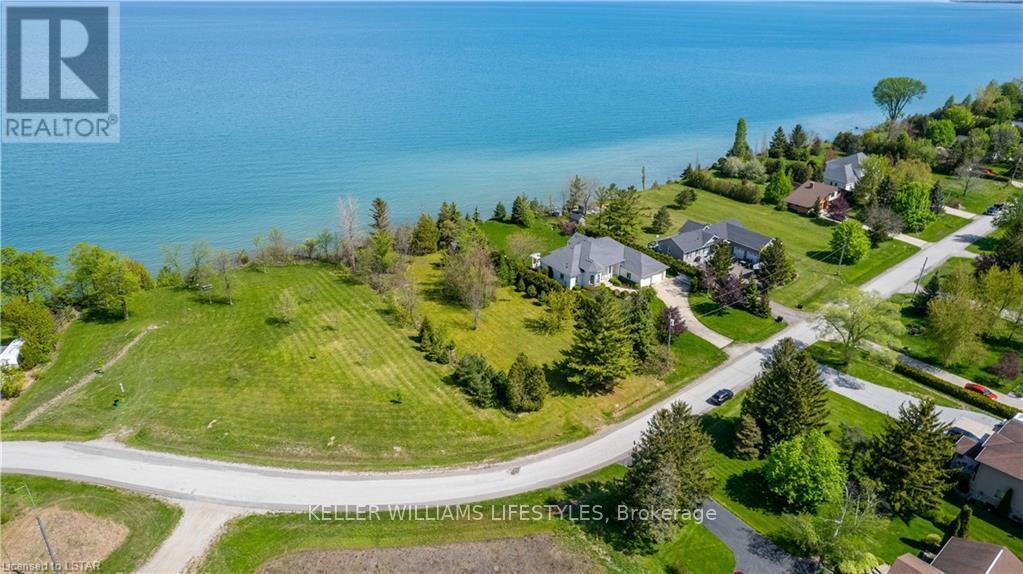 4262 Bluepoint Drive, Plympton-Wyoming (Plympton Wyoming), Ontario  N0N 1J6 - Photo 11 - X9049304