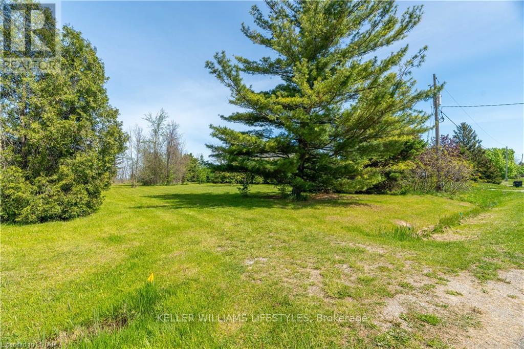 4262 Bluepoint Drive, Plympton-Wyoming (Plympton Wyoming), Ontario  N0N 1J6 - Photo 5 - X9049304