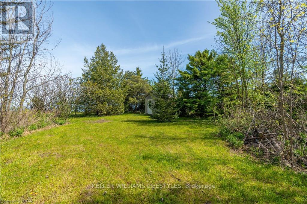 4262 Bluepoint Drive, Plympton-Wyoming (Plympton Wyoming), Ontario  N0N 1J6 - Photo 7 - X9049304