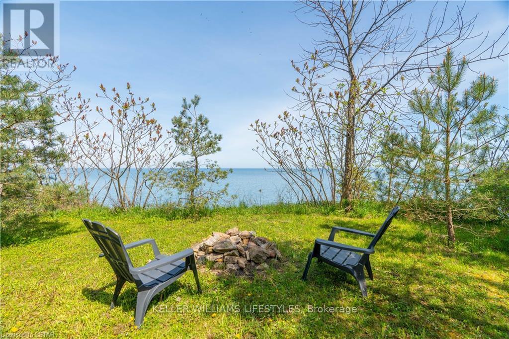 4262 Bluepoint Drive, Plympton-Wyoming (Plympton Wyoming), Ontario  N0N 1J6 - Photo 8 - X9049304