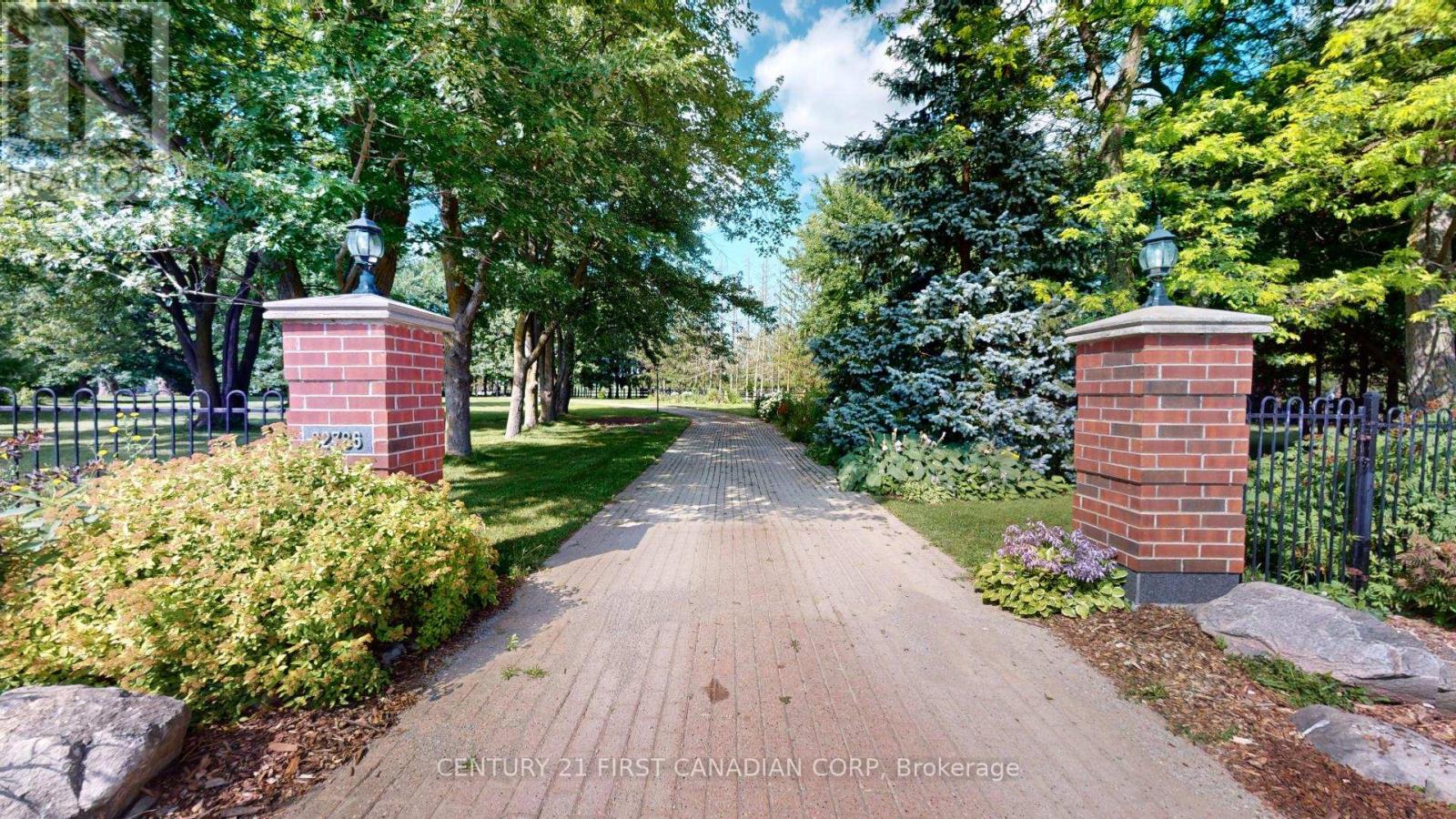 32786 Richmond Street, Lucan Biddulph (Lucan), Ontario  N0M 2J0 - Photo 2 - X9050505