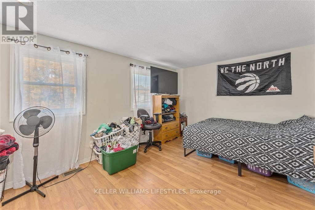 112 Euphemia Street N, Sarnia, Ontario  N7T 6A1 - Photo 11 - X9233882
