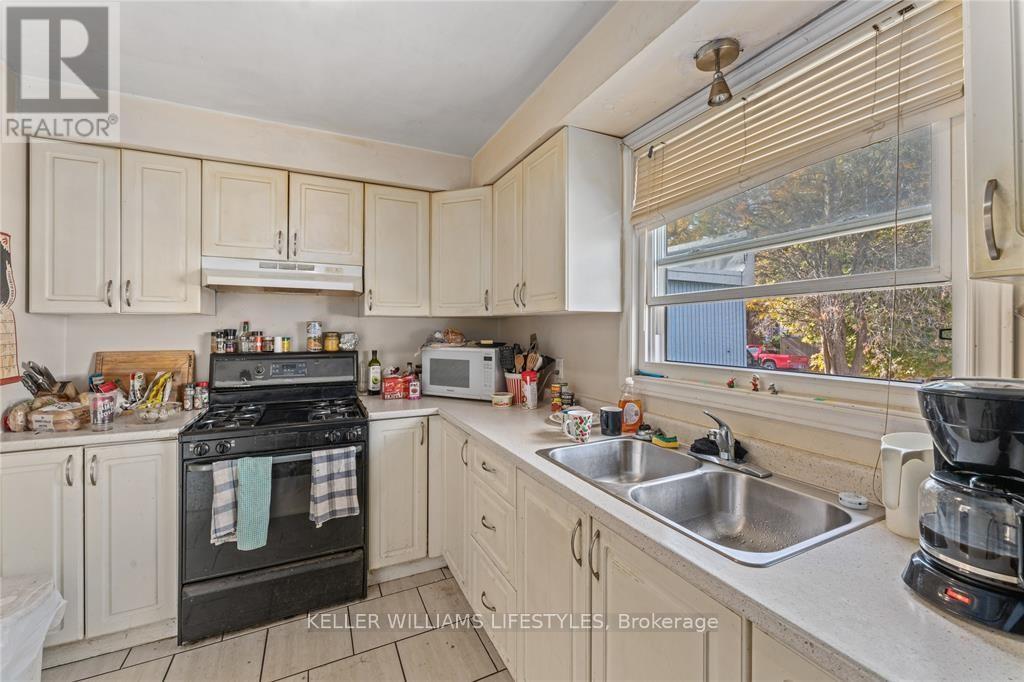 110 Euphemia Street N, Sarnia, Ontario  N7T 6A1 - Photo 4 - X9233884