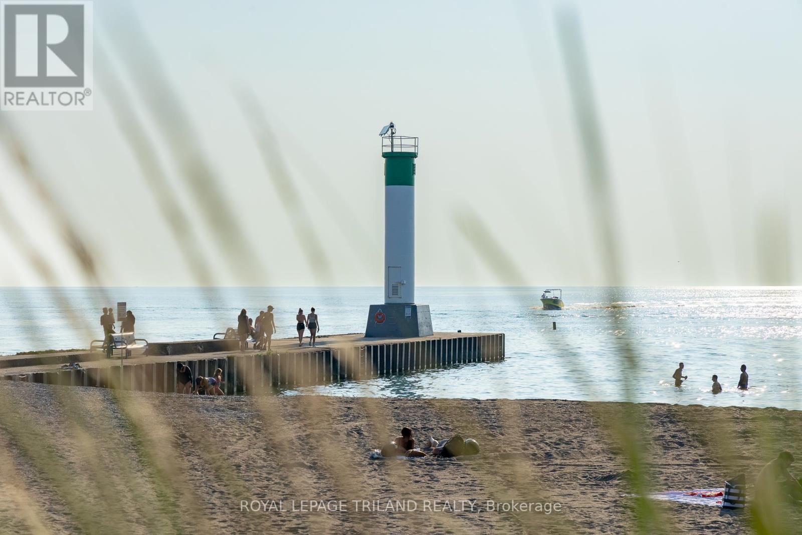 77 Main Street, Lambton Shores (Grand Bend), Ontario  N0M 1T0 - Photo 26 - X9238273