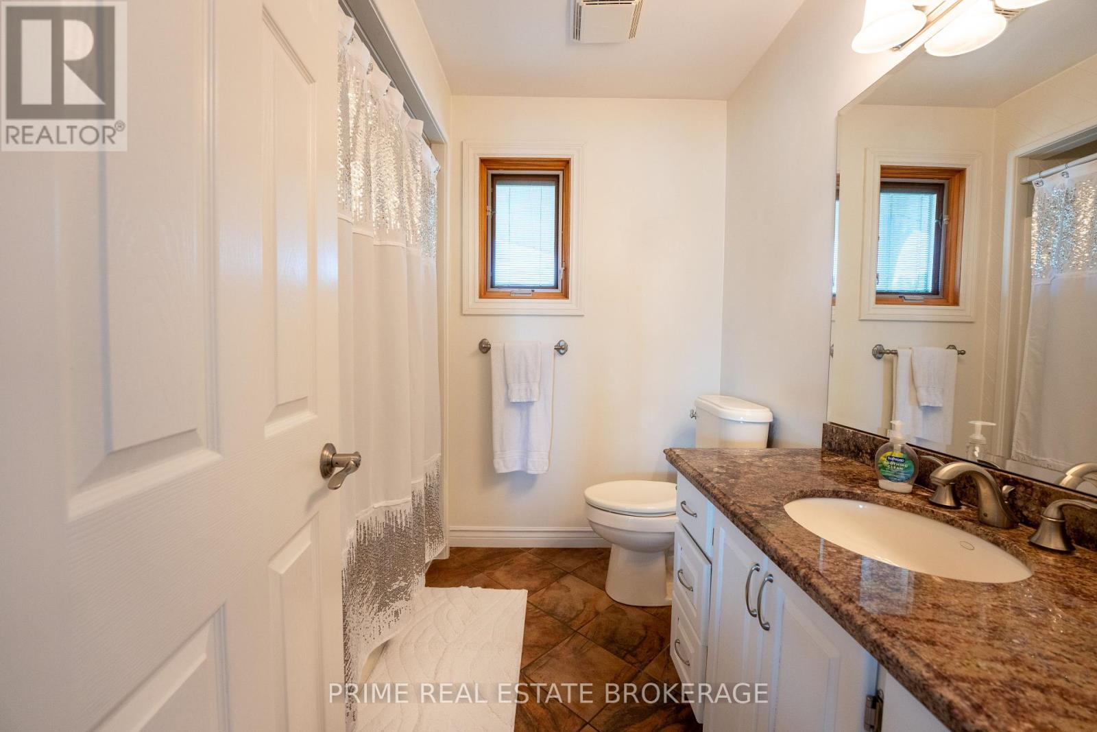 49 Gill Road, Lambton Shores (Grand Bend), Ontario  N0M 1T0 - Photo 15 - X9242210