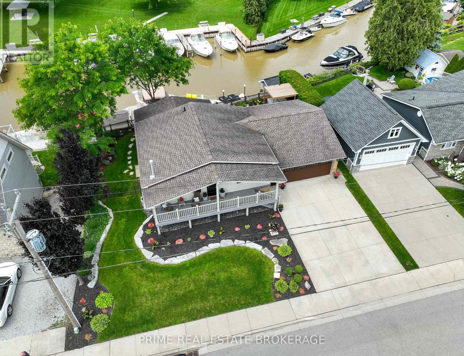 49 Gill Road, Lambton Shores (Grand Bend), Ontario  N0M 1T0 - Photo 2 - X9242210