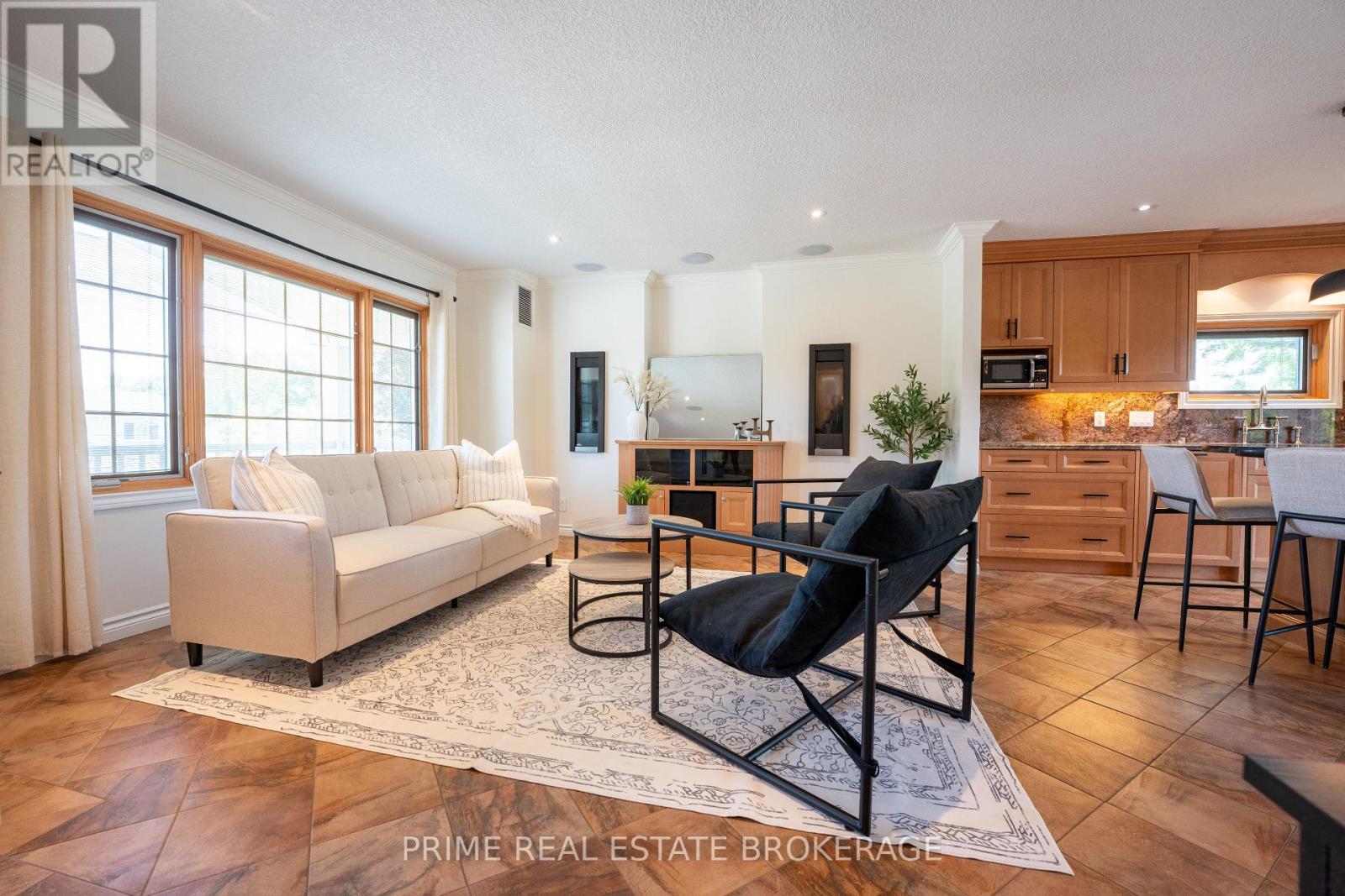 49 Gill Road, Lambton Shores (Grand Bend), Ontario  N0M 1T0 - Photo 7 - X9242210