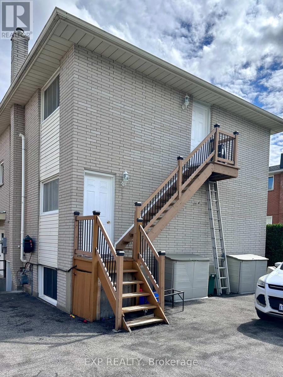 82 Carnaby Crescent, Kitchener, Ontario  N2A 1M7 - Photo 3 - X9249662