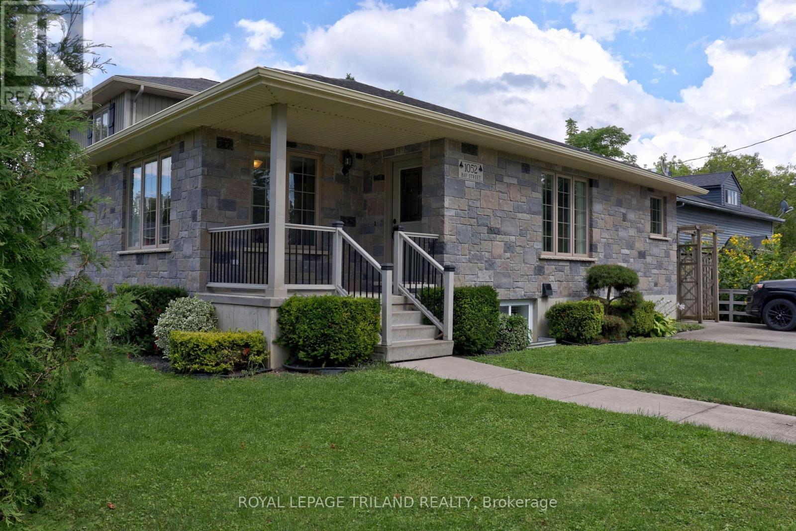 1052 Bay Street, Norfolk (Port Rowan), Ontario  N0E 1M0 - Photo 2 - X9253808
