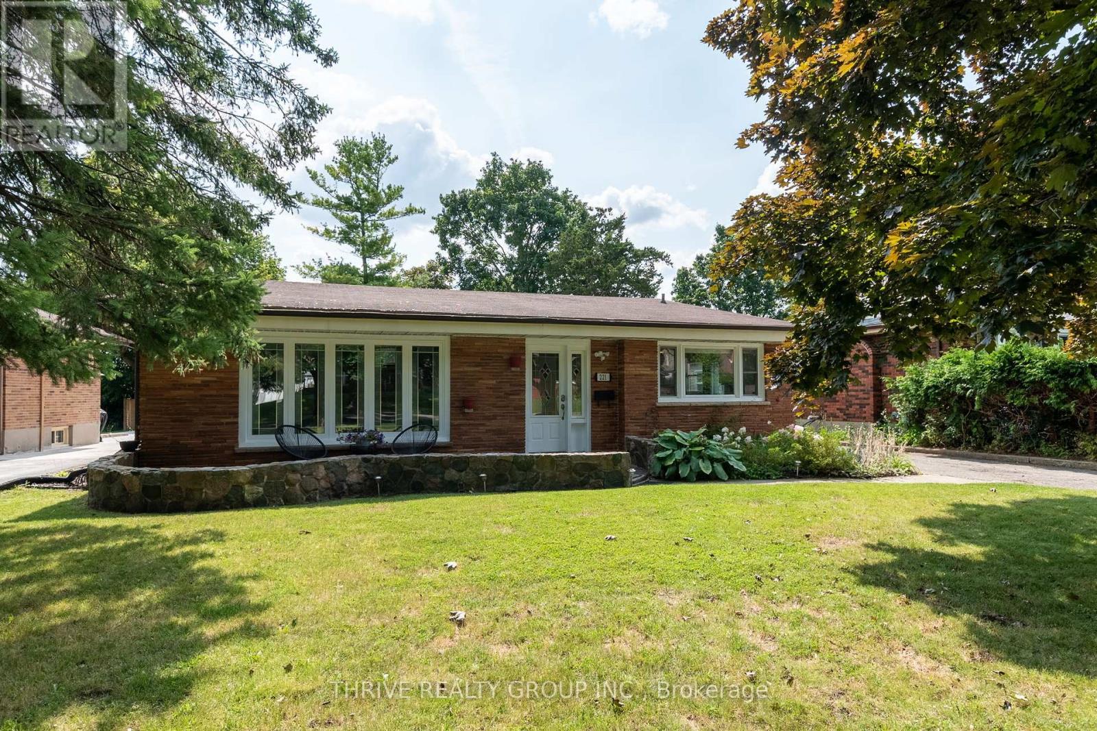 221 Merlin Crescent, London, Ontario  N5W 5A2 - Photo 2 - X9254443