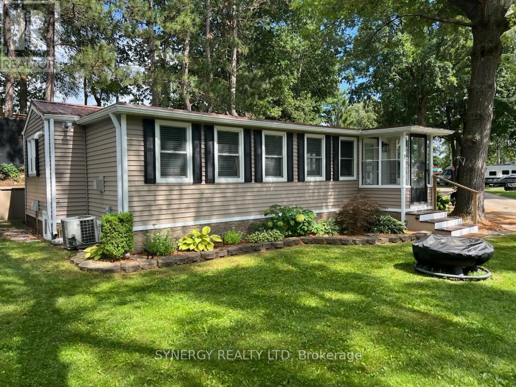 24749 Park Street, Strathroy-Caradoc (Sw), Ontario  N7G 3H5 - Photo 1 - X9262388