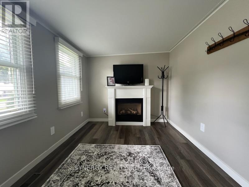 24749 Park Street, Strathroy-Caradoc (Sw), Ontario  N7G 3H5 - Photo 14 - X9262388
