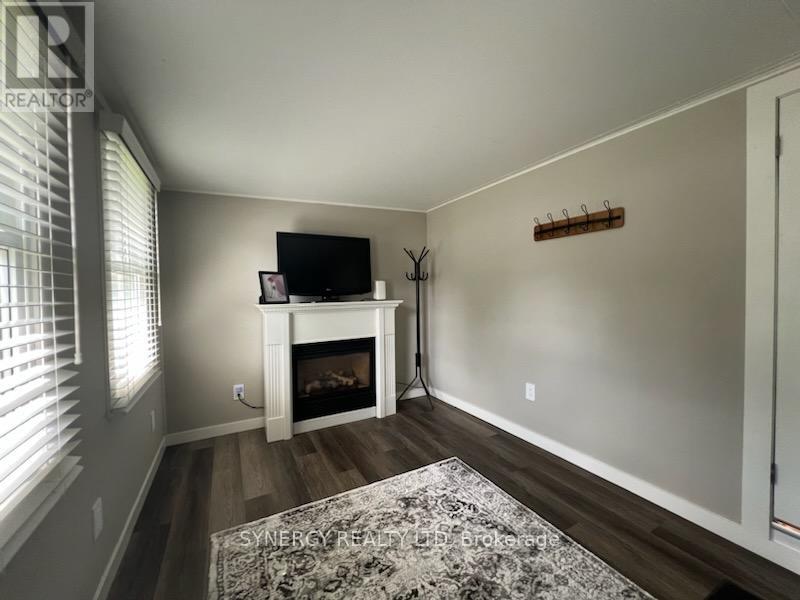 24749 Park Street, Strathroy-Caradoc (Sw), Ontario  N7G 3H5 - Photo 15 - X9262388