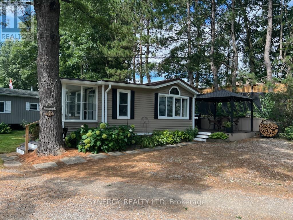 24749 Park Street, Strathroy-Caradoc (Sw), Ontario  N7G 3H5 - Photo 2 - X9262388
