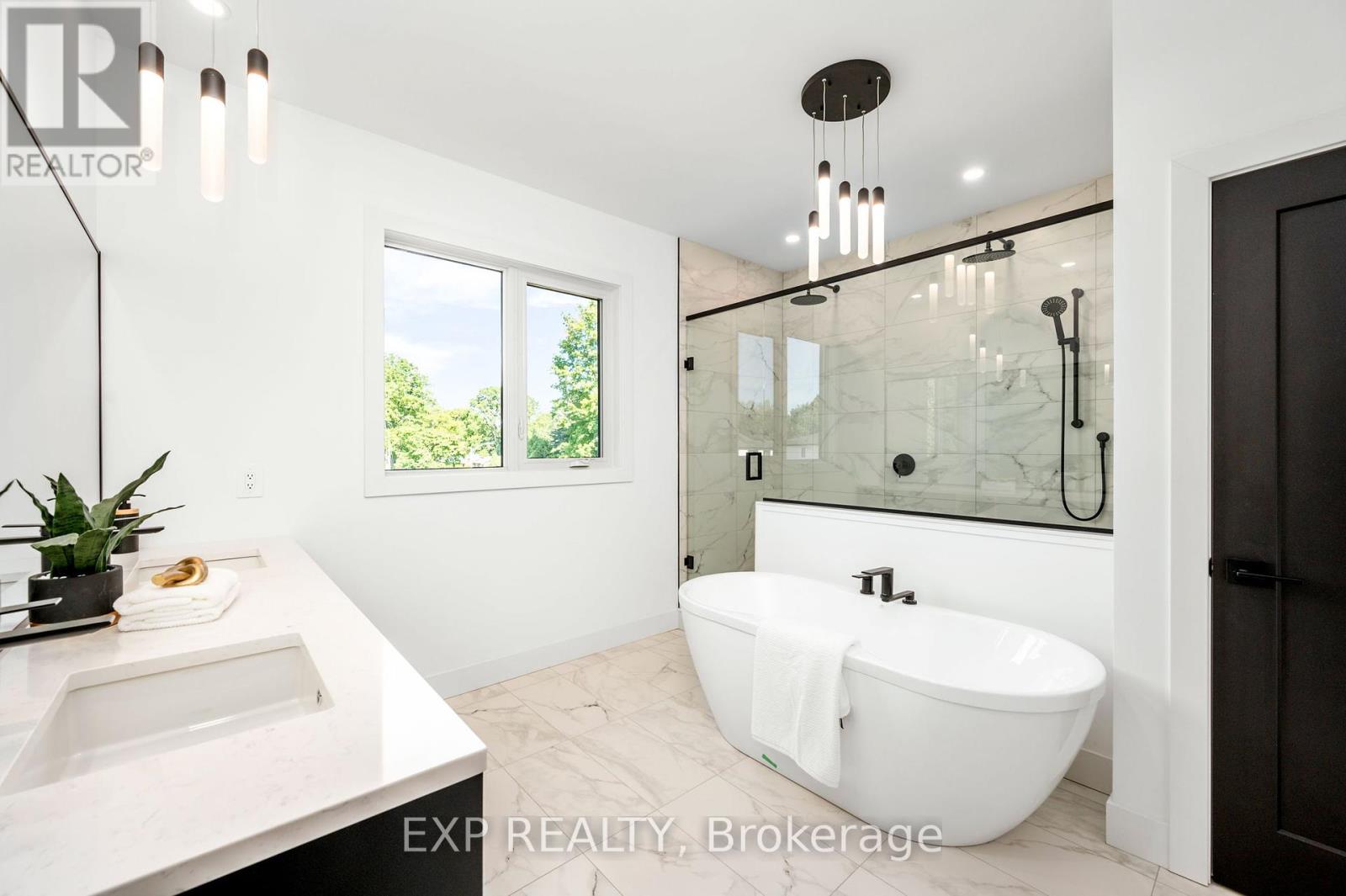 209 Merritt Court, North Middlesex (Parkhill), Ontario  N0M 2K0 - Photo 19 - X9270116