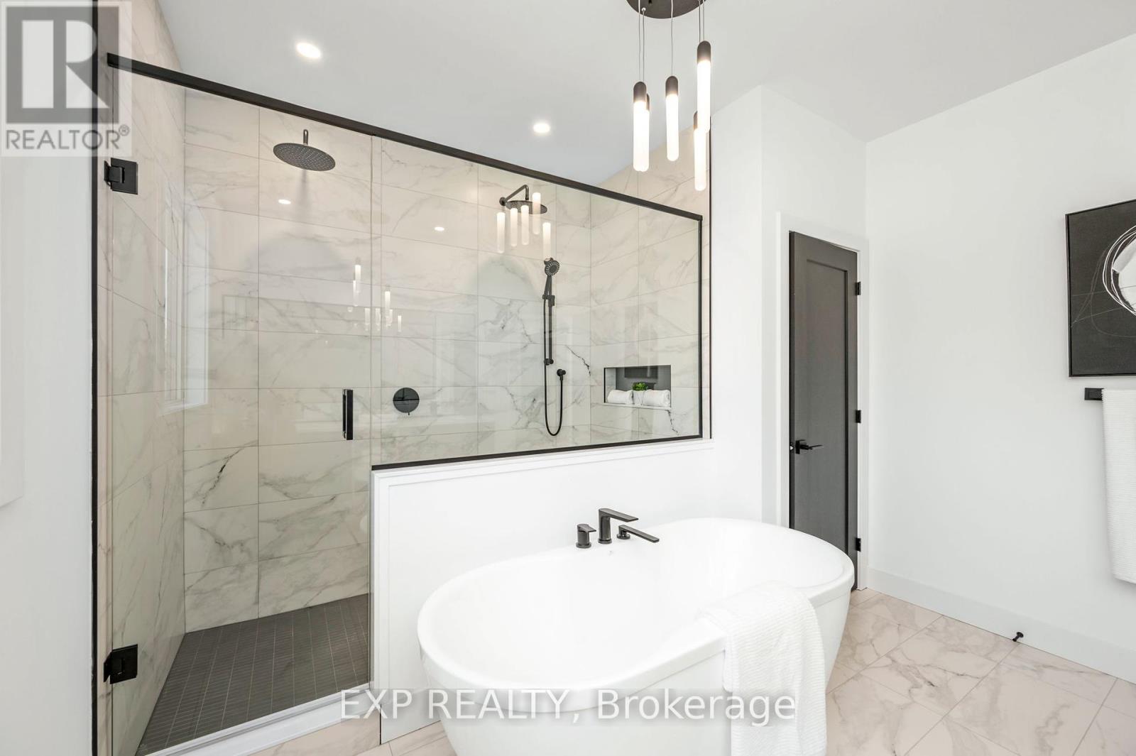 209 Merritt Court, North Middlesex (Parkhill), Ontario  N0M 2K0 - Photo 21 - X9270116