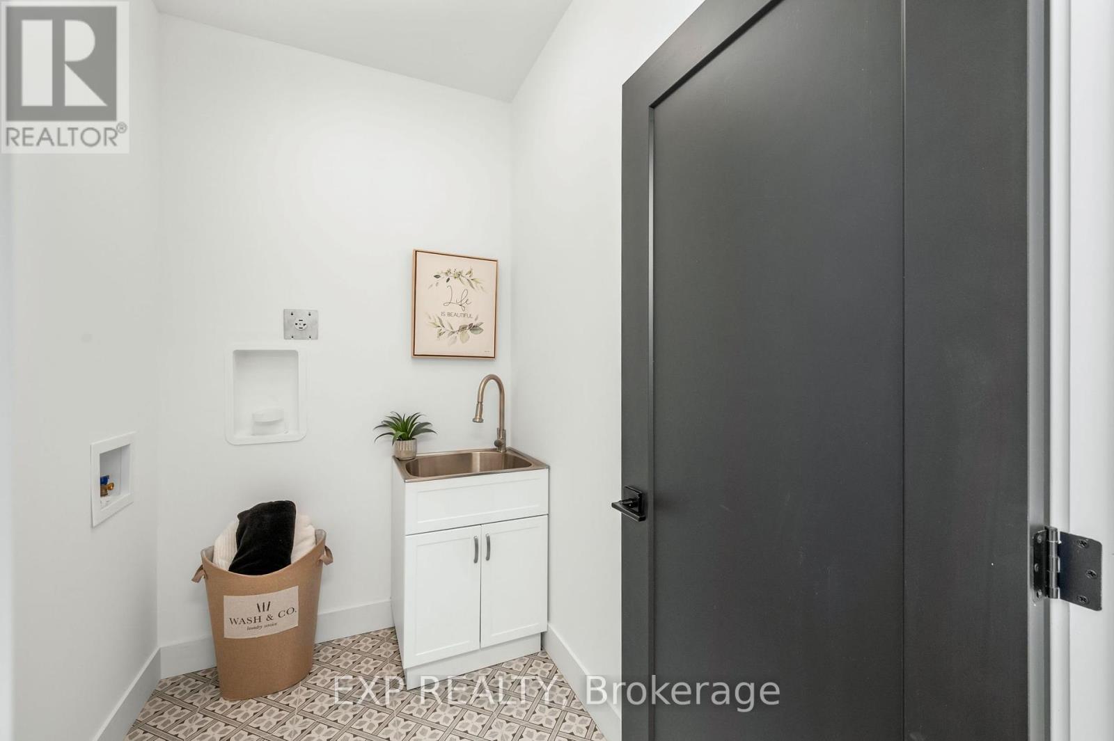 209 Merritt Court, North Middlesex (Parkhill), Ontario  N0M 2K0 - Photo 23 - X9270116