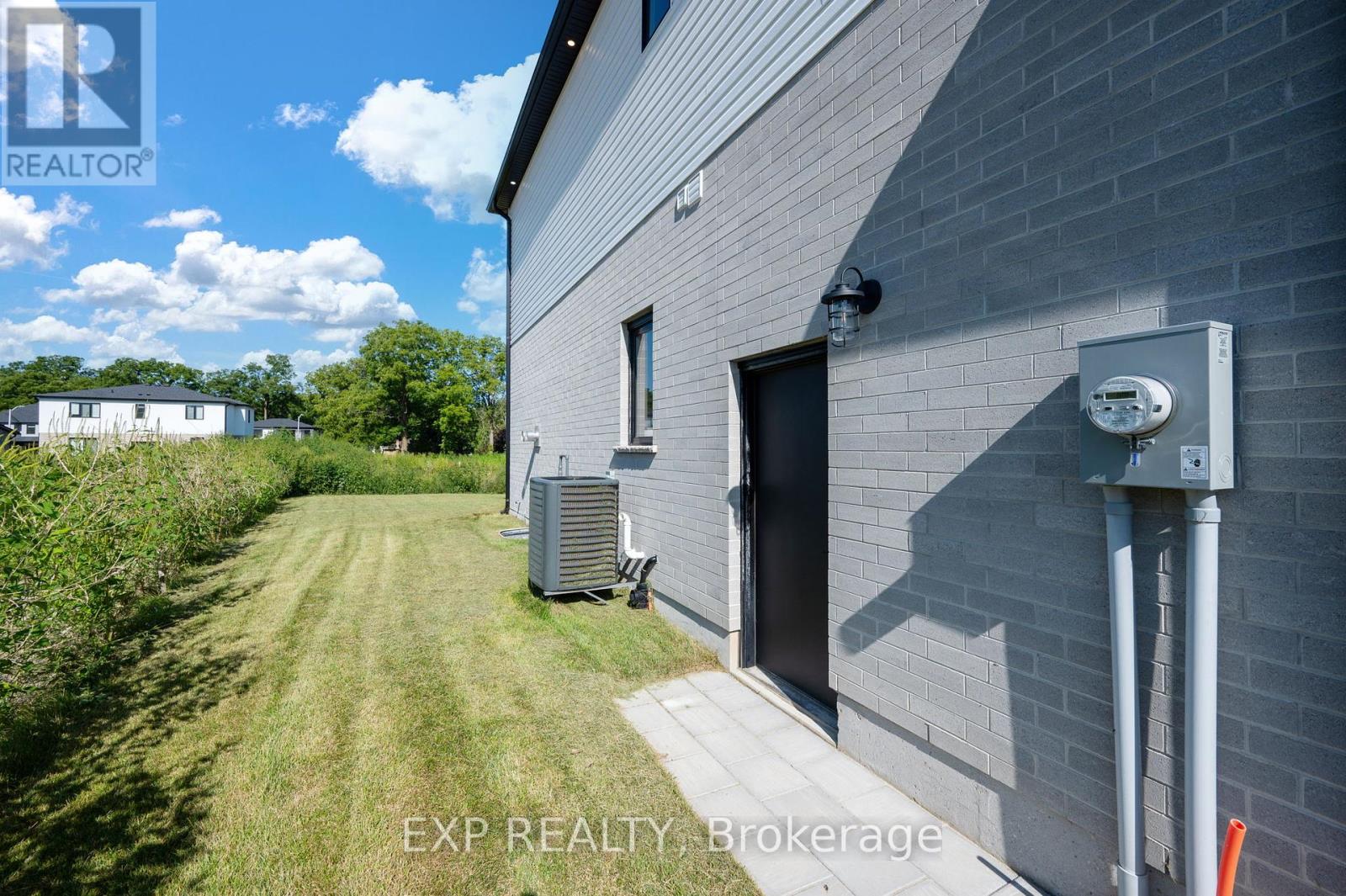 209 Merritt Court, North Middlesex (Parkhill), Ontario  N0M 2K0 - Photo 37 - X9270116