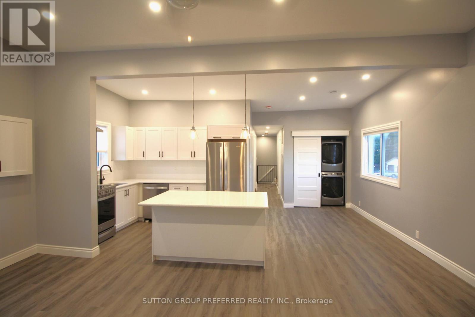 UPPER - 1890 DUNDAS STREET E, london, Ontario
