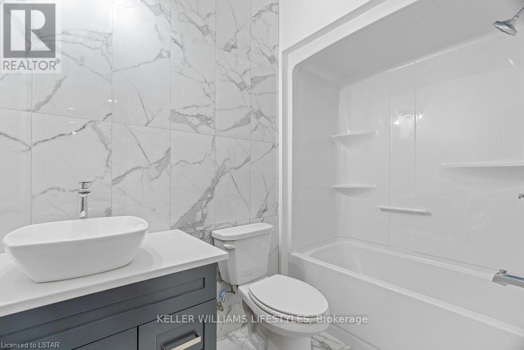 112 Leneve Street, Lambton Shores (Forest), Ontario  N0N 1J0 - Photo 11 - X9295322