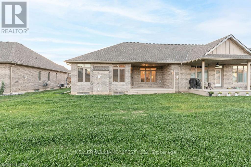 112 Leneve Street, Lambton Shores (Forest), Ontario  N0N 1J0 - Photo 37 - X9295322