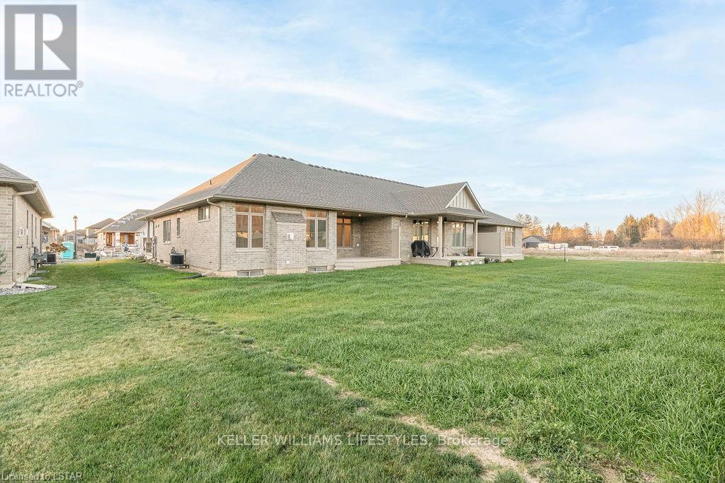112 Leneve Street, Lambton Shores (Forest), Ontario  N0N 1J0 - Photo 38 - X9295322