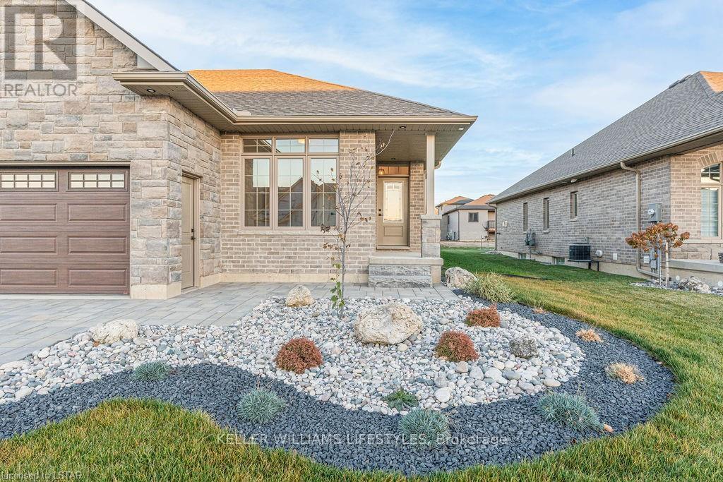 112 Leneve Street, Lambton Shores (Forest), Ontario  N0N 1J0 - Photo 5 - X9295322
