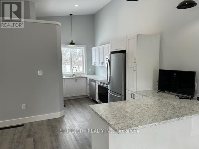 140 Elizabeth Street, Lambton Shores (Thedford), Ontario  N0M 2N0 - Photo 2 - X9348765