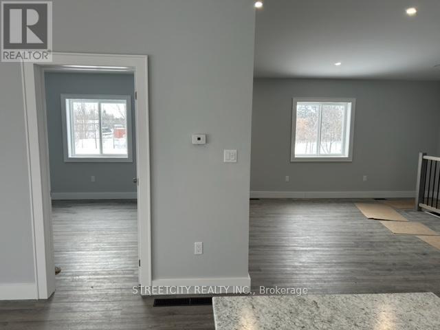 140 Elizabeth Street, Lambton Shores (Thedford), Ontario  N0M 2N0 - Photo 5 - X9348765