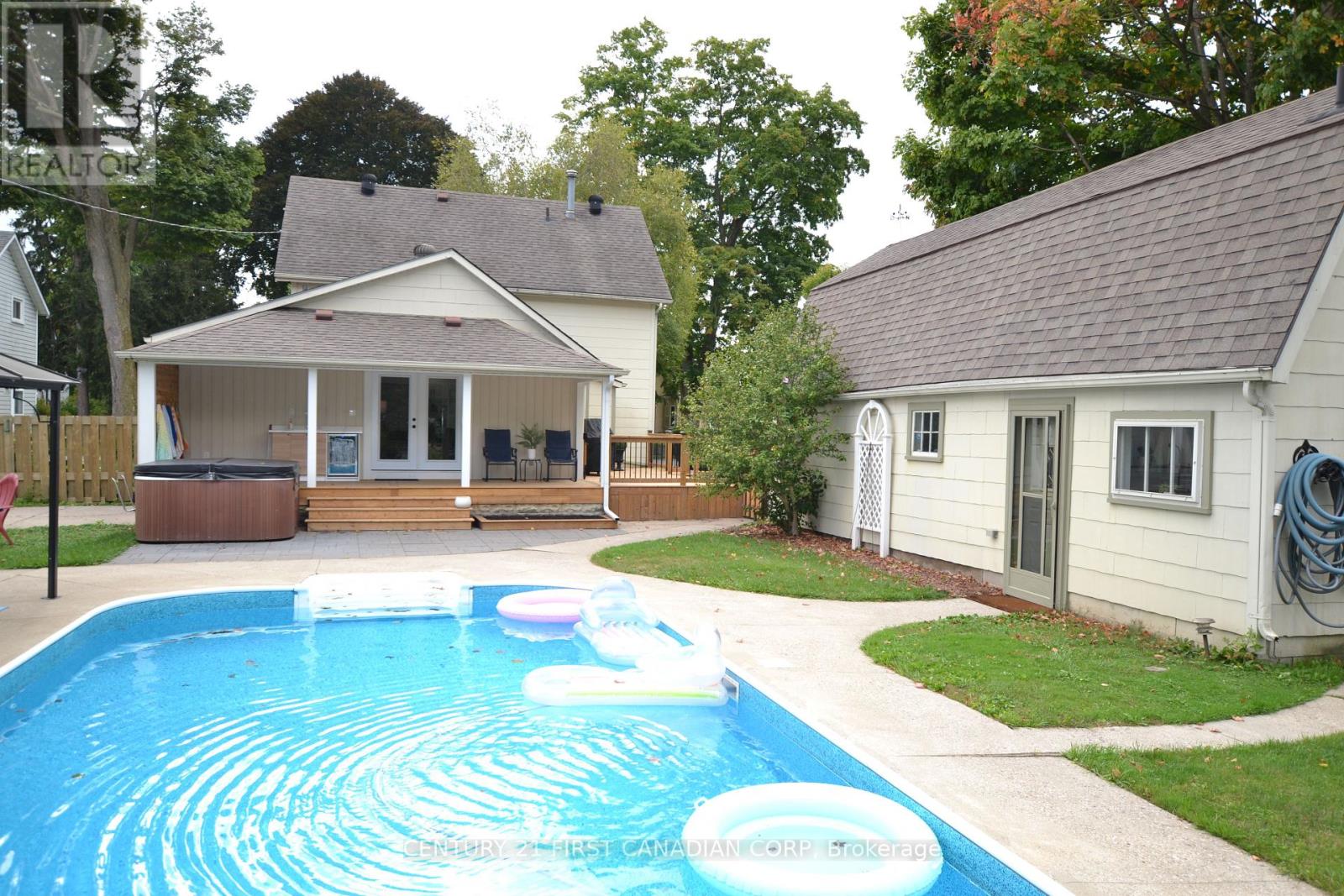 294 Broadway Street, Tillsonburg, Ontario  N4G 3R7 - Photo 3 - X9368885