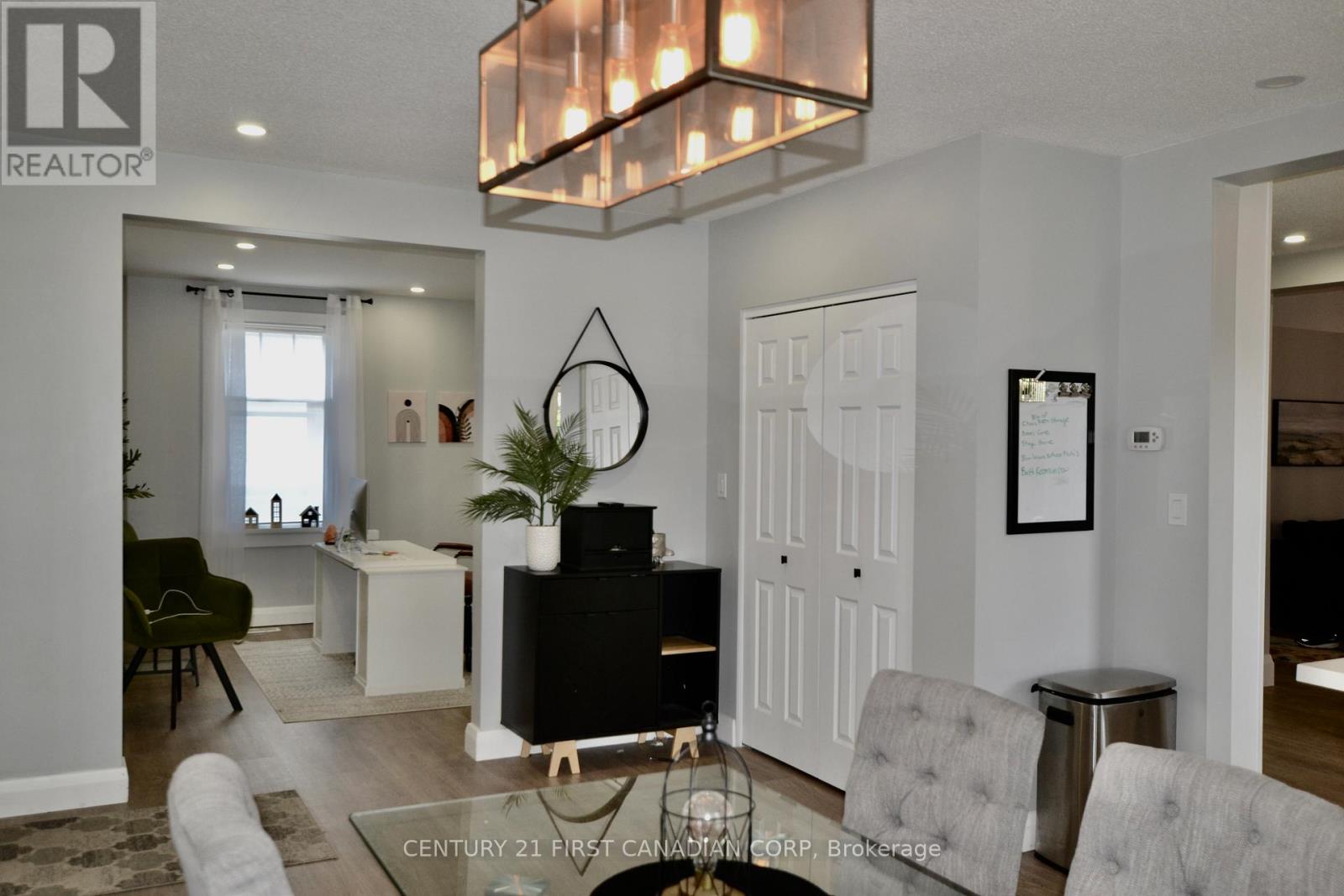294 Broadway Street, Tillsonburg, Ontario  N4G 3R7 - Photo 7 - X9368885