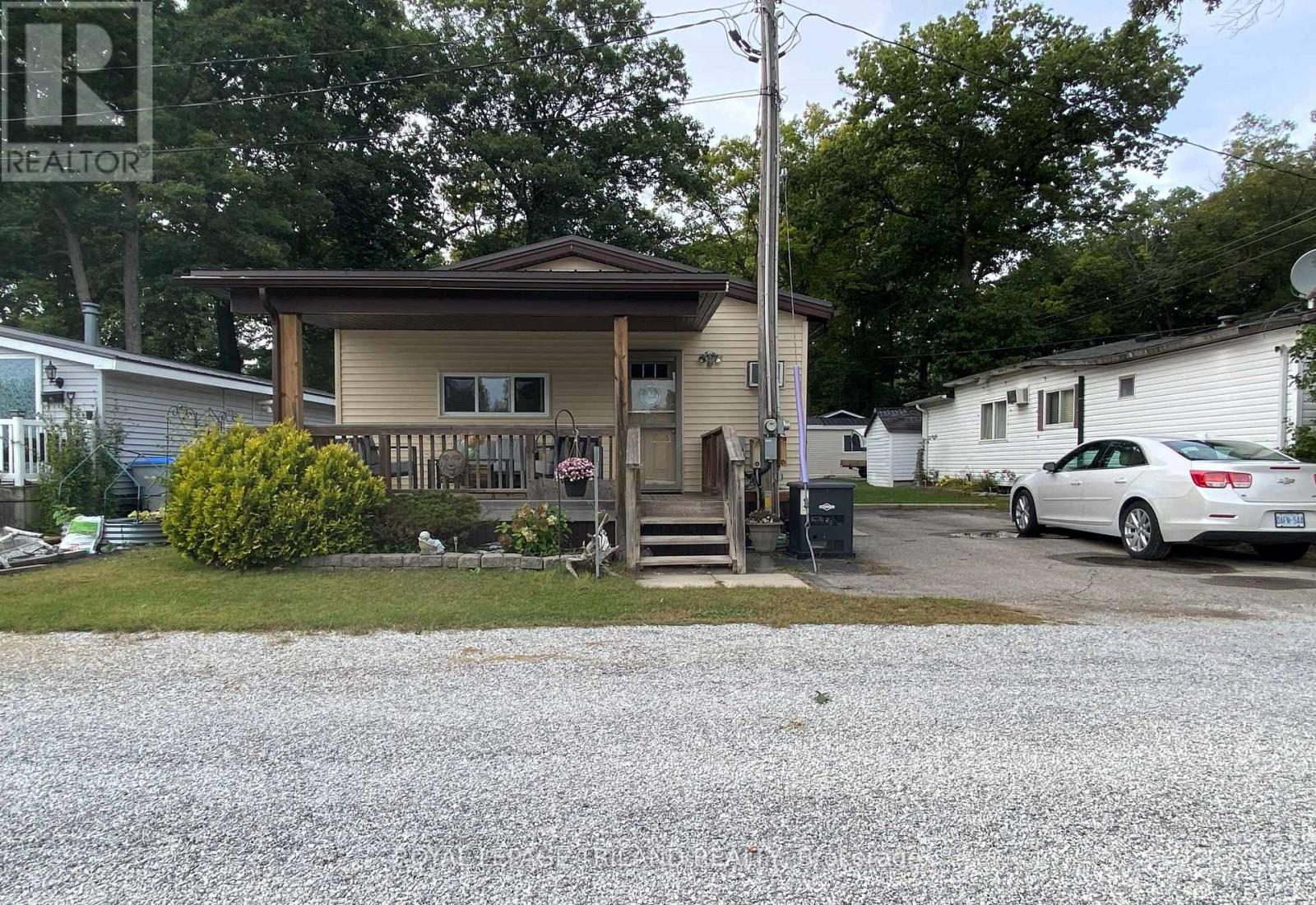 2 - 9951 Northville Crescent, Lambton Shores, Ontario  N0M 2N0 - Photo 2 - X9372957