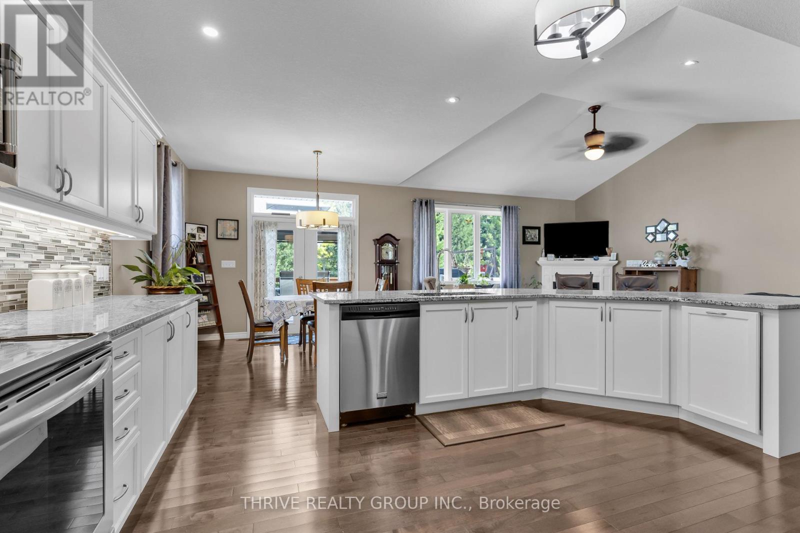 50 Fairview Drive, Lambton Shores (Arkona), Ontario  N0M 1B0 - Photo 12 - X9373148