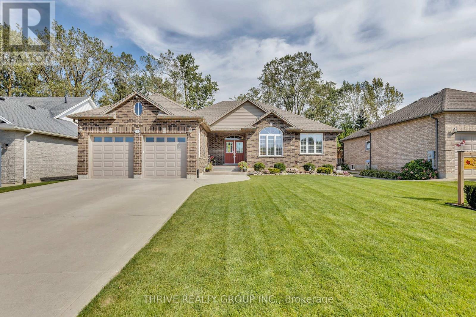 50 Fairview Drive, Lambton Shores (Arkona), Ontario  N0M 1B0 - Photo 2 - X9373148