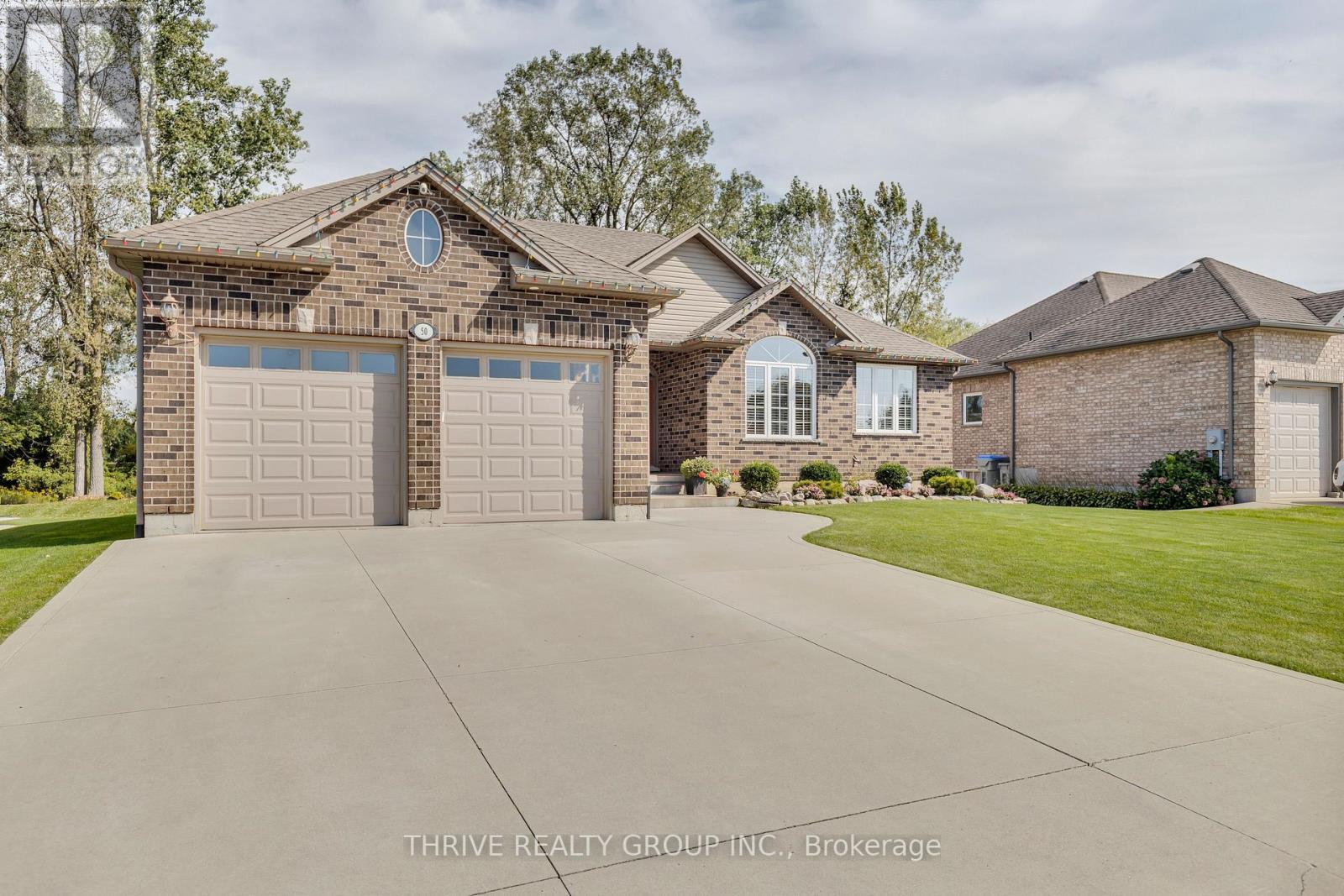50 Fairview Drive, Lambton Shores (Arkona), Ontario  N0M 1B0 - Photo 3 - X9373148