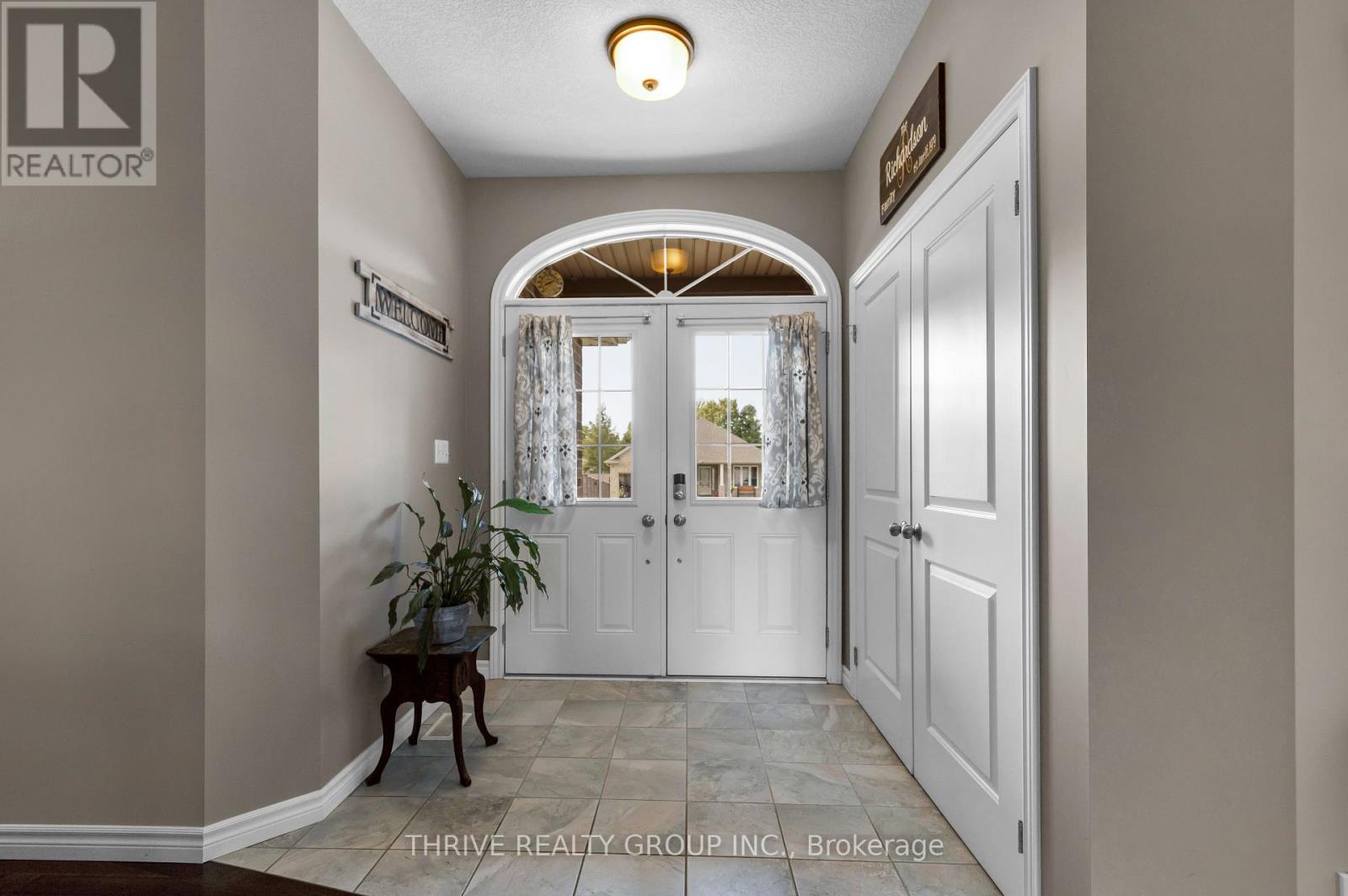50 Fairview Drive, Lambton Shores (Arkona), Ontario  N0M 1B0 - Photo 5 - X9373148