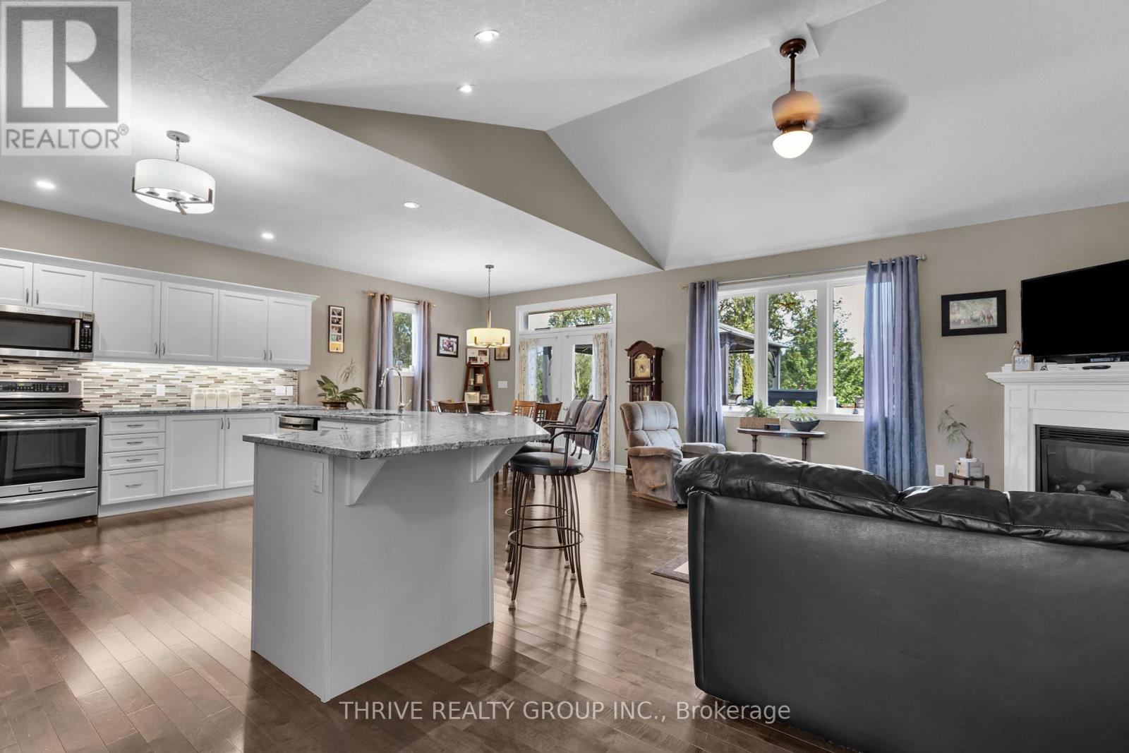 50 Fairview Drive, Lambton Shores (Arkona), Ontario  N0M 1B0 - Photo 6 - X9373148