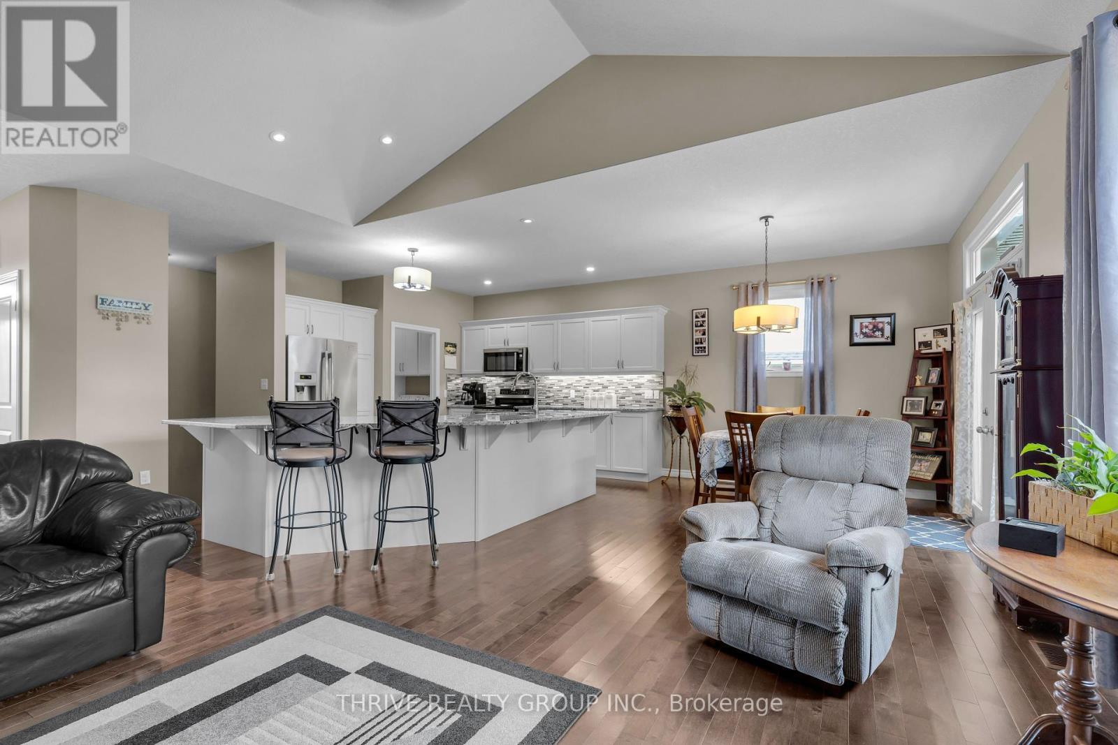 50 Fairview Drive, Lambton Shores (Arkona), Ontario  N0M 1B0 - Photo 9 - X9373148