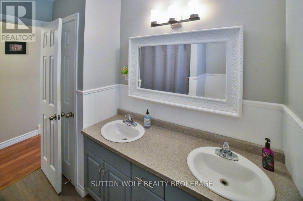 566 Dewan Street, Strathroy-Caradoc (Ne), Ontario  N7G 3C7 - Photo 15 - X9375323